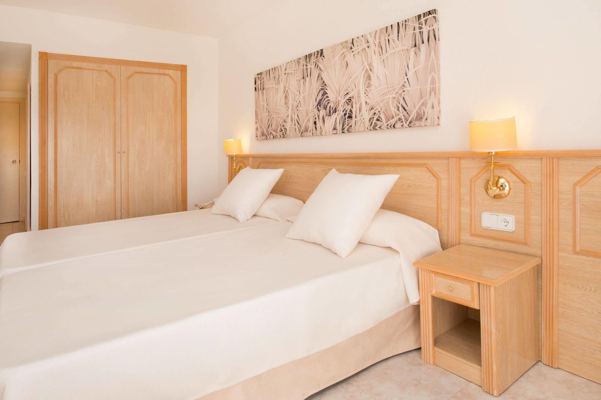Hotel Galeon Port de Sant Miguel Bagian luar foto